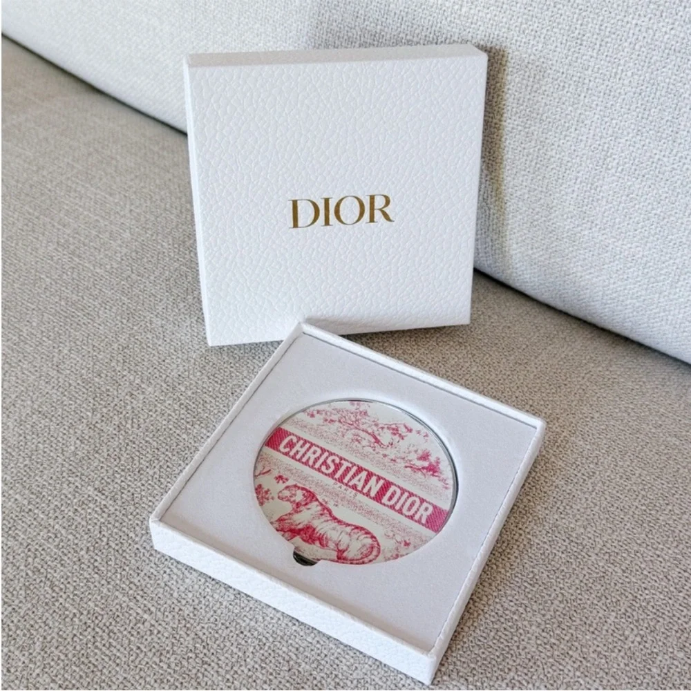 Christian Dior Pink Tiger Print
Compact Mirror - Picture 3 of 6